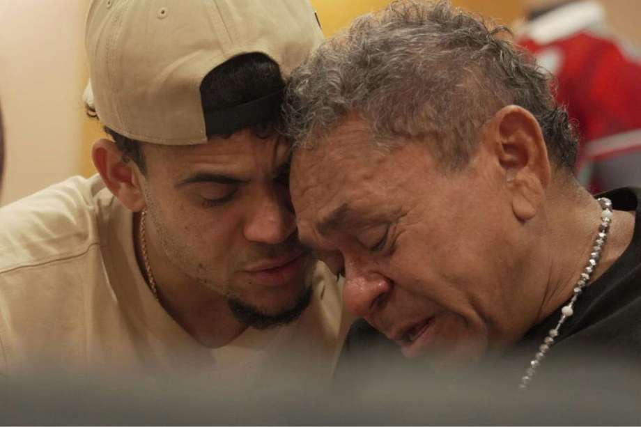 Luis Fernando Díaz junto a su padre Luis Manuel Díaz 'Mane' en la concentración de la selección de Colombia.