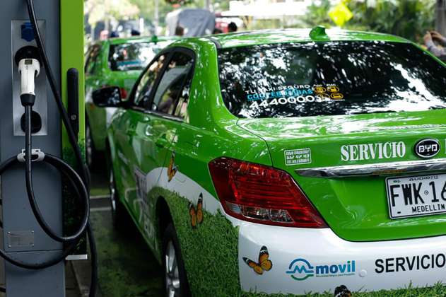 Comienzan a circular los primeros taxis 100 % eléctricos en Medellín 