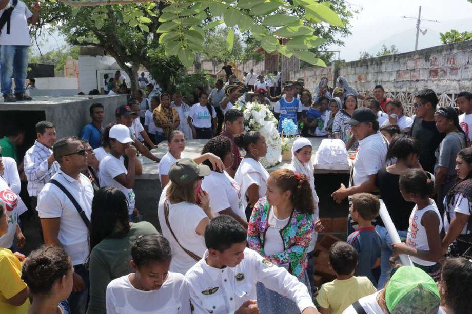 El entierro de Samuel David González, quien fue asesinado el 15 de abril de 2019 en La Guajira.