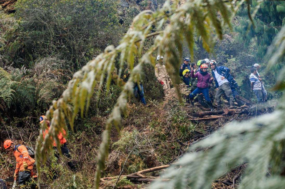 Organismos de socorro trabajan este 14 de noviembre en la zona de Arboreto, en La Calera, para tratar de encontrar a una persona reportada como desaparecida.