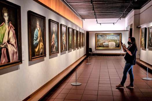 En la fotografía, la conservadora del Museo del Greco, en Toledo, Pilar Rubiales.
