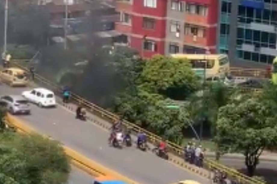 Disturbios y bloqueos en Bucaramanga tras muerte de un ciclista