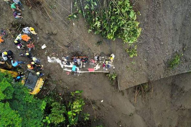 Derrumbe en Risaralda sepultó un bus con 25 pasajeros