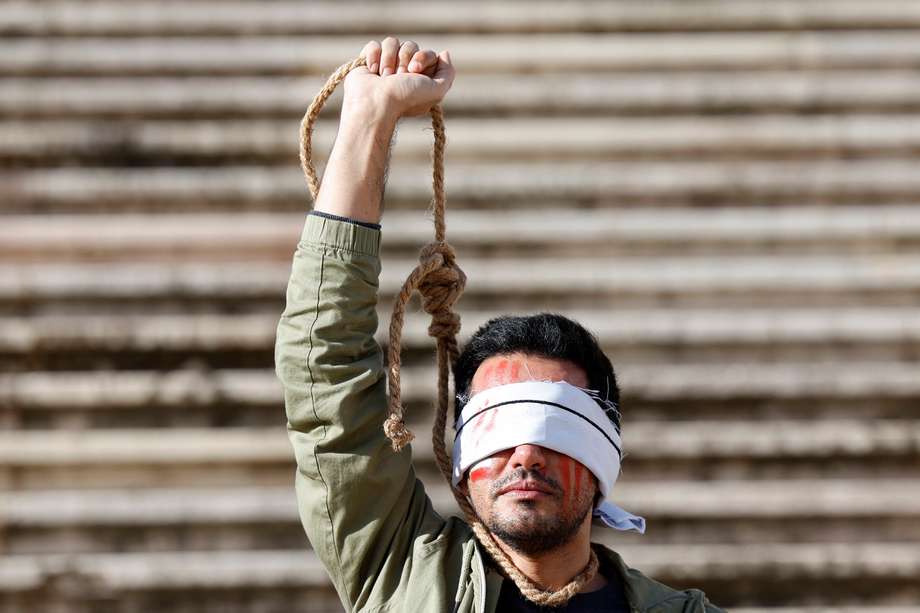 La comunidad irano-portuguesa protesta contra la sentencia de muerte y ejecución pública de dos jóvenes manifestantes.