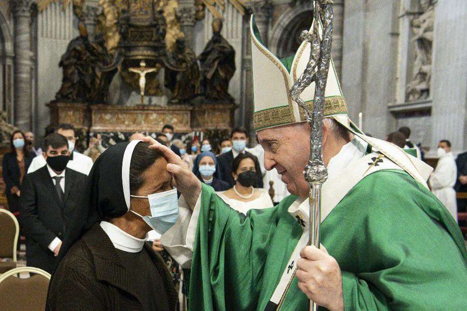 La monja estuvo con el sumo pontífice un día después de que se conoció su liberación.