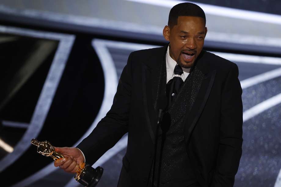 Hollywood (United States), 27/03/2022.- US actor Will Smith reacts as he speaks after winning the Oscar for Best Actor for 'King Richard' during the 94th annual Academy Awards ceremony at the Dolby Theatre in Hollywood, Los Angeles, California, USA, 27 March 2022. The Oscars are presented for outstanding individual or collective efforts in filmmaking in 24 categories. (Estados Unidos) EFE/EPA/ETIENNE LAURENT
