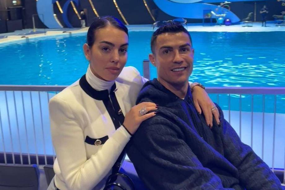 Mientras Cristiano Ronaldo y Georgina Rodríguez esperan su lujosa mansión en Arabia Saudí, se hospedan en un hotel que cobra 3.500 euros por una noche.