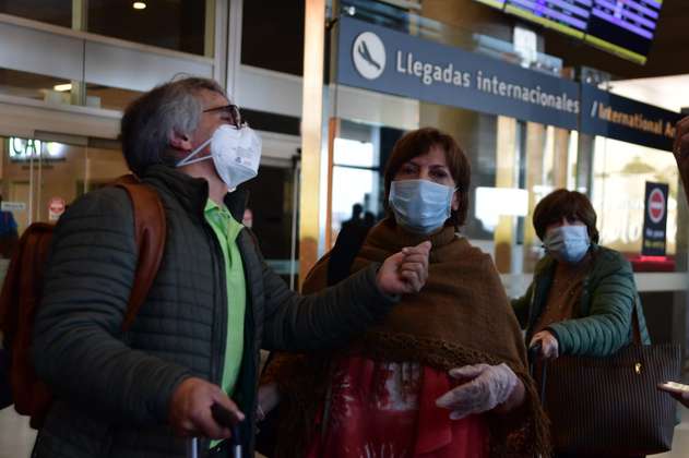 Por coronavirus, más de 100 congresistas le piden al presidente cerrar frontera aérea