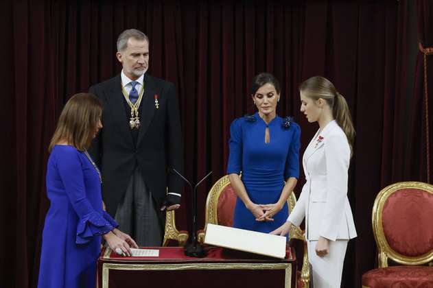 La princesa Leonor, heredera de la corona española, juró lealtad a la Constitución