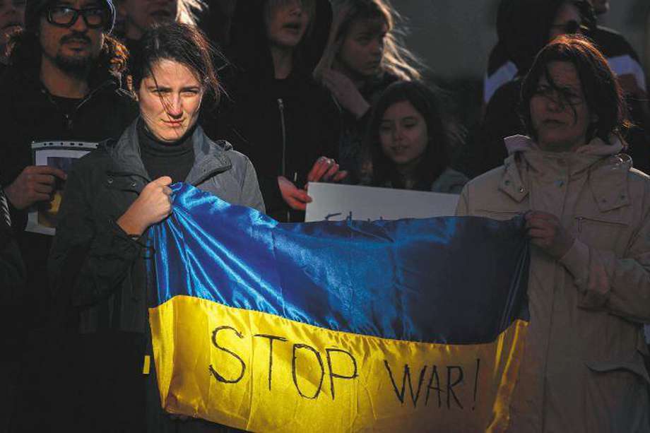Amnistía Internacional denunció casos de violación en grupo de mujeres chechenas embarazadas por parte de las fuerzas rusas en 2002, tras redadas militares en sus hogares.   / AFP