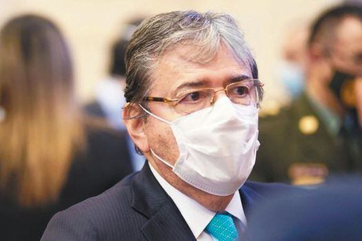 El ministro de Defensa, Carlos Holmes Trujillo, es el funcionario público de más alto rango que muere como consecuencia de la pandemia del coronavirus en el país.