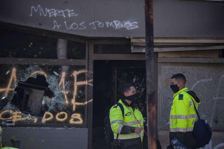 Así quedó el CAI del barrio La Soledad, en Bogotá, tras las protestas que causaron la muerte violenta de Javier Ordóñez..