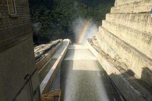 Con esta intervención se le estarían devolviendo al río Cauca 1.350 m³ de agua por segundo, flujo que según EPM “garantiza el cumplimiento del caudal ecológico necesario para el hábitat en el río”. / Cortesía EPM.