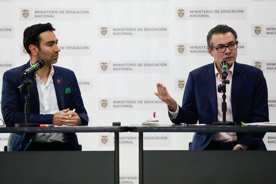 Mauricio Toro, director del Icetex, y Alejandro Gaviria, ministro de Educación, durante la rueda de prensa en la que explicaron las nuevas tasas de interés de la entidad.