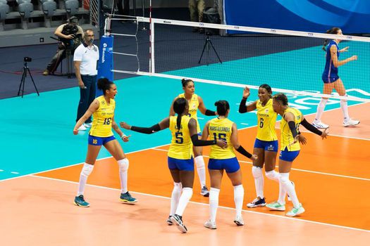 La selección colombiana de voleibol femenino se prepara para el Mundial de mayores, en Polonia y Países Bajos.