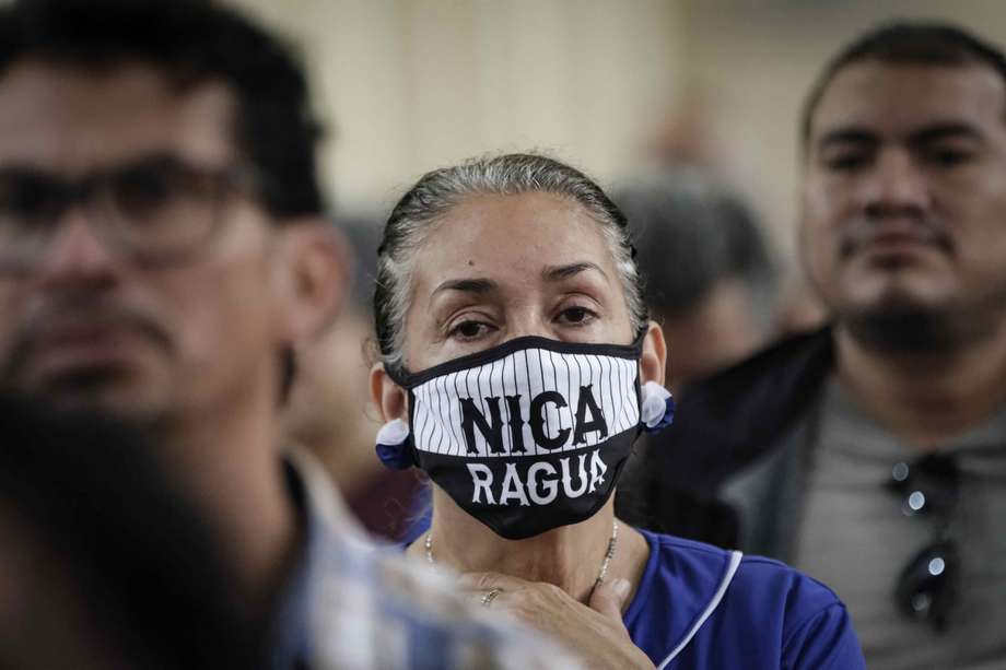 Cientos de opositores nicaragüenses en el exilio rememoraron este domingo con una misa y un acto cultural en el sexto aniversario de las manifestaciones de 2018 contra el Gobierno de Daniel Ortega.