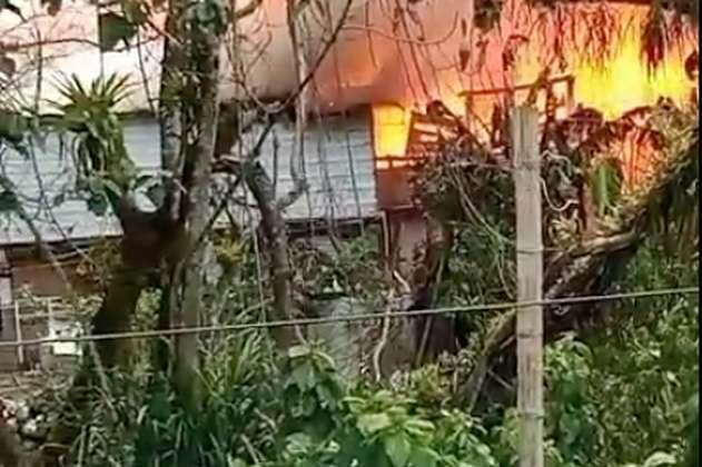 Incendio en Pereira: tres heridos y más de 20 viviendas afectadas