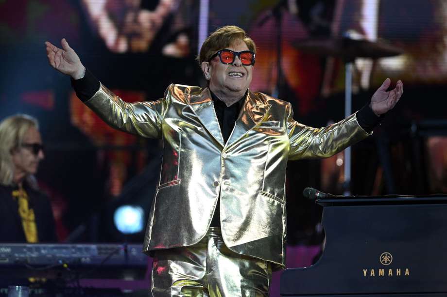 Elton John durante el Festival de Glastonbury de Gran Bretaña, su última actuación en el Reino Unido. La superestrella de 76 años finalizó una carrera en vivo con una gira mundial de despedida, con su último concierto en Estocolmo el 8 de julio.