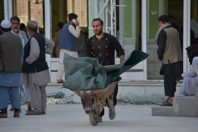 Explosión en mezquita de Afganistán deja treinta muertos
