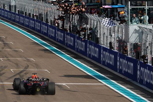 Max Verstappen ganando el GP de Miami.
