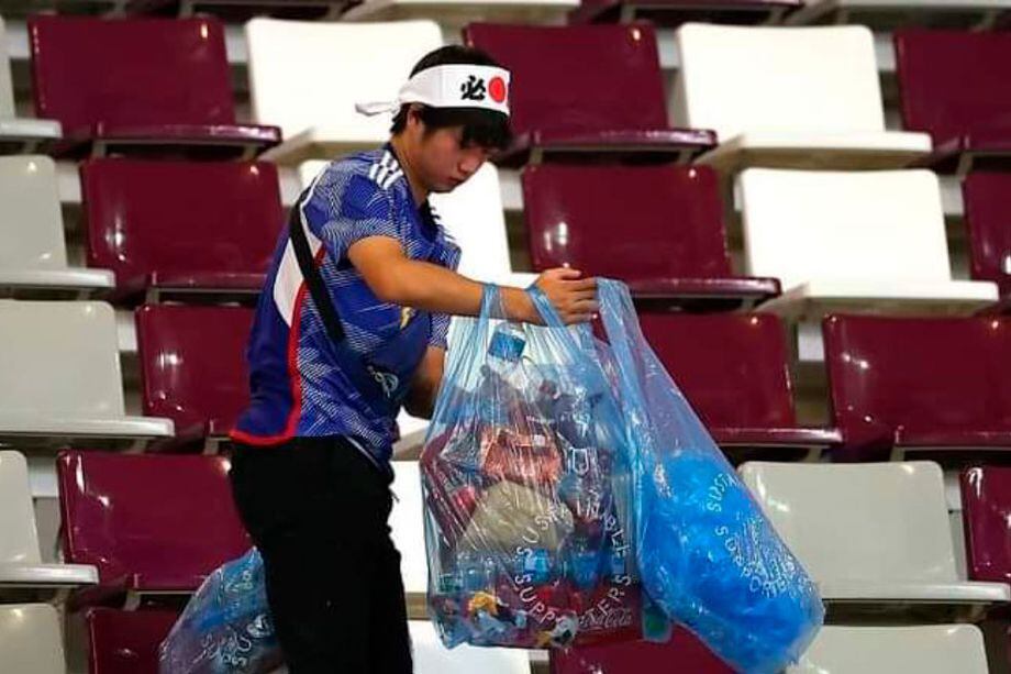 Los hinchas japoneses nos vuelven a dar una lección de humanidad en el Mundial Qatar 2022. En redes sociales se ha viralizado lo que hicieron los japonés en el estadio Internacional Khalifa.