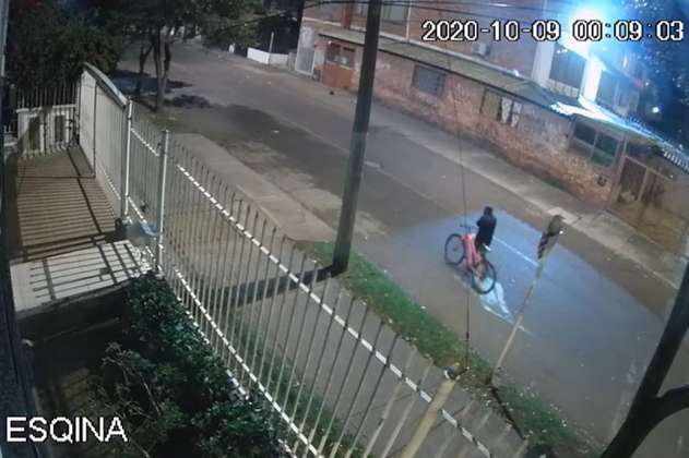En video quedó registrado el frustrado intento de robo de una bicicleta en Bogotá