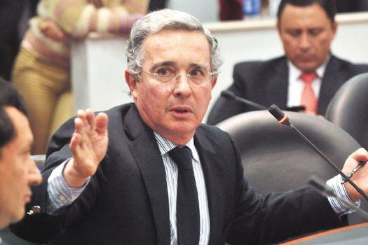 Uribe dijo que este desfase les da la razón por haber pedido el reconteo. "Pensábamos que antes las dudas en la democracia es mejor corroborar. Para tranquilidad democrática, ese recuento se debió haber hecho", manifestó en Caracol Radio.