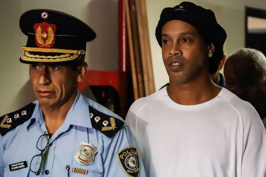 Ronaldinho se encuentra detenido por presunto "uso de documentos públicos de contenido falso". / Archivo