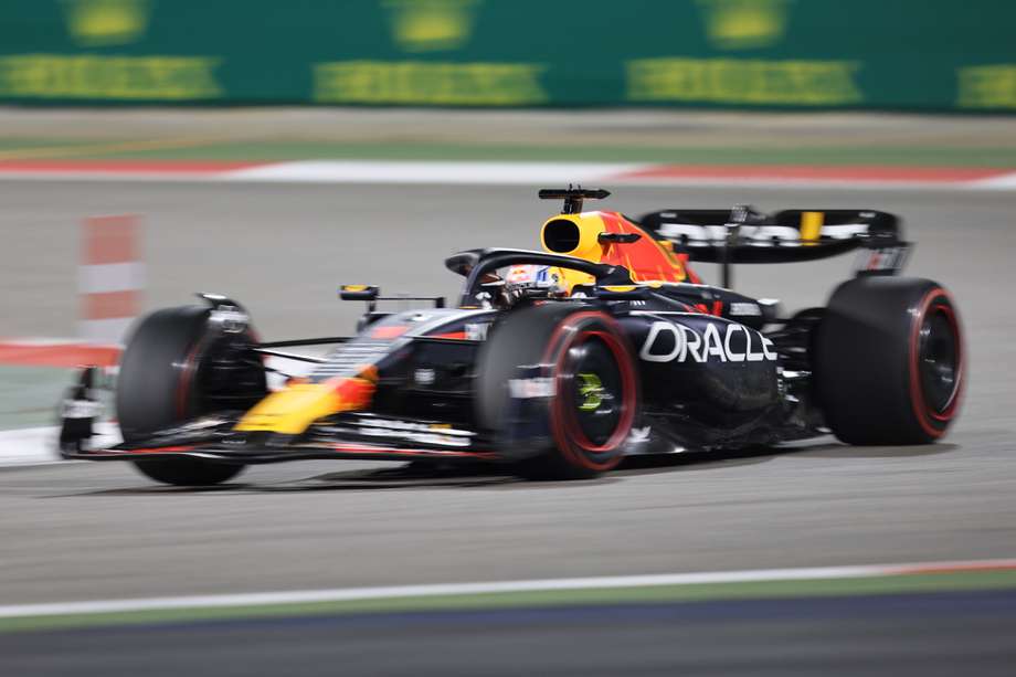 El piloto de Fórmula Uno Max Verstappen de Red Bull Racing en acción durante el Gran Premio de Fórmula Uno de Bahrein en el Circuito Internacional de Bahrein en Sakhir, Bahrein.
