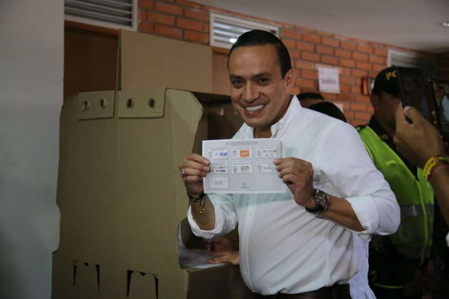 Mauricio Aguilar ganó con 380.092 votos, por encima de Pedro Leonidas Gómez (331.860) y Ángela Hernández (215.333). / Liliana Rincón Barajas