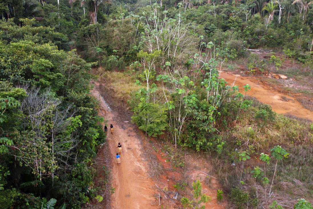 Indígenas Mura, en Brasil  y su lucha por proteger la Amazonia su territorio.
