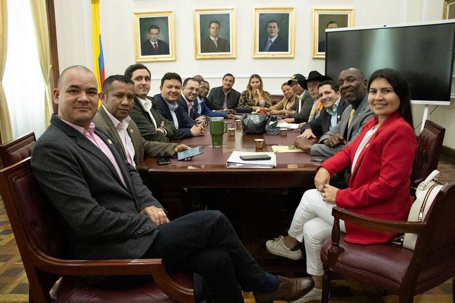 Los 16 congresistas representan a las víctimas de los 170 municipios más golpeados por la violencia en Colombia.