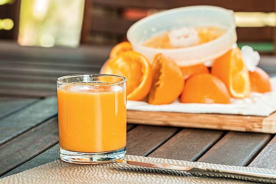 Cambia el vaso de agua en ayunas por uno de zumo de limón o naranja.