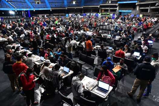 En los primeros tres días en el Movistar Arena, Migración Colombia entregó más de 21.000 documentos a la población migrante.