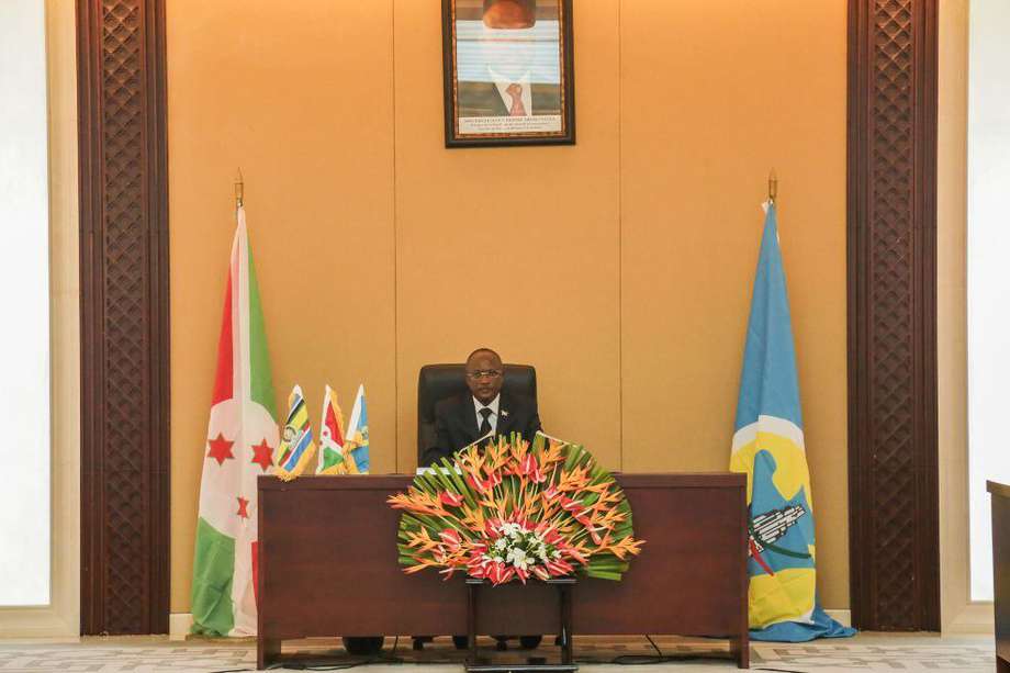 El vicepresidente de Burundi, Gaston Sindimwo, durante una reunión extraordinaria de ministros.