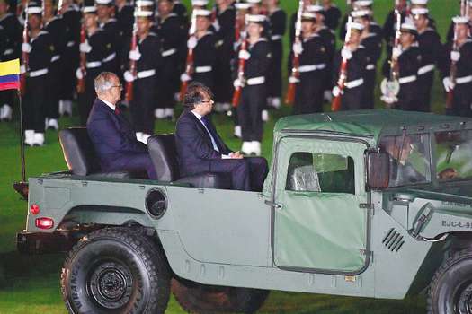 Ceremonia militar presentación de tropas al Ministro de Defensa y al Presidente Gustavo Petro