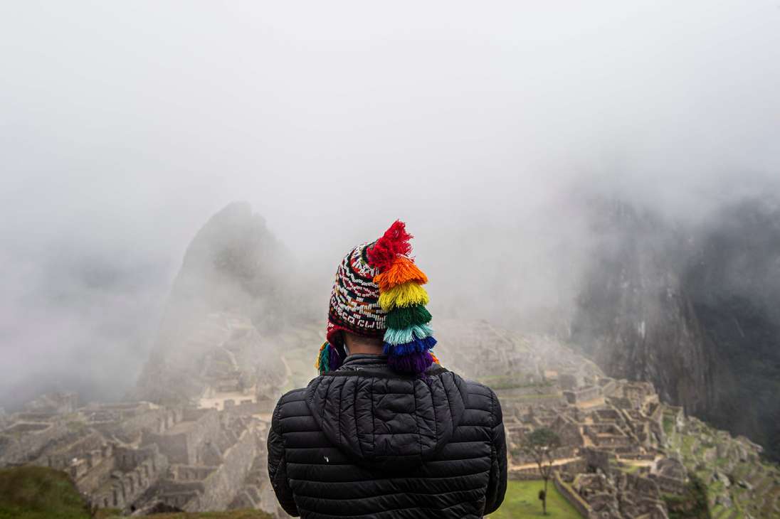 Machu Picchu (Montaña Vieja en quechua) es la joya del turismo peruano y fue elegida en 2007 como una de las Siete Maravillas del Mundo Moderno en una encuesta mundial en internet.