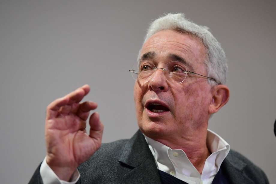 Álvaro Uribe Vélez está siendo investigado por presunta manipulación de testigos. 