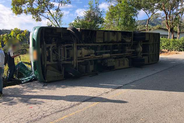 Accidente de bus de la Universidad de Antioquia dejó once personas heridas