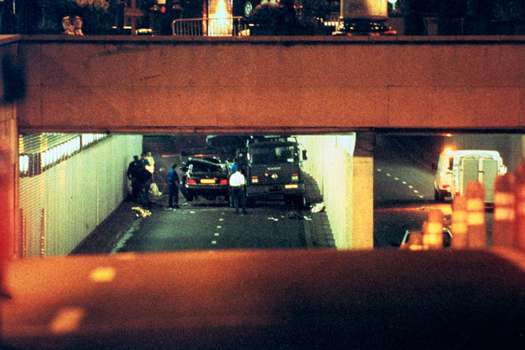 Así quedó el vehículo Mercedes en el que viajaban la princesa Diana de Gales y Dodi Al Fayed, el 31 de agosto de 1997. 