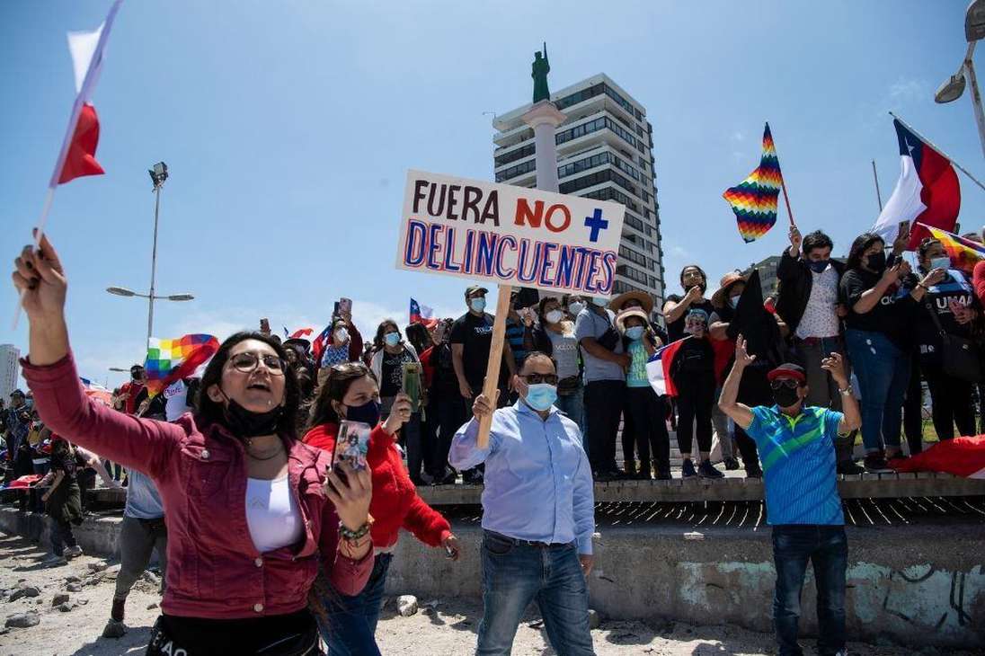 El maltrato a los migrantes venezolanos se produce por una política humanitaria por parte del Gobierno chileno, de acuerdo con expertos.