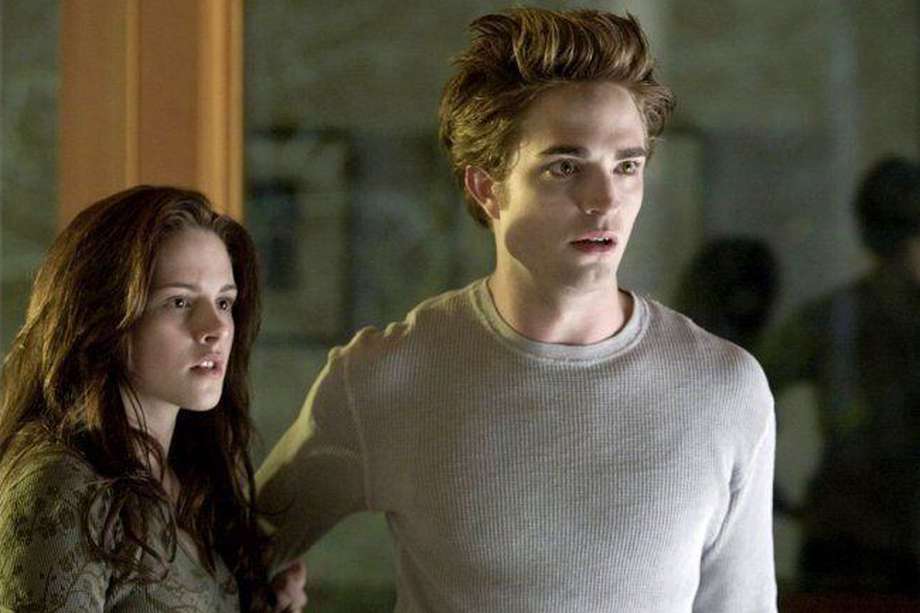 Kristen Stewart y Robert Pattinson en una escena de la cinta "Crepúsculo".