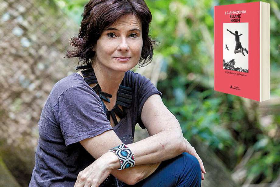 Eliane Brum es novelista, documentalista y periodista brasileña. Aquí con la portada de su libro "La Amazonia", en Colombia bajo el sello editorial Salamadra.