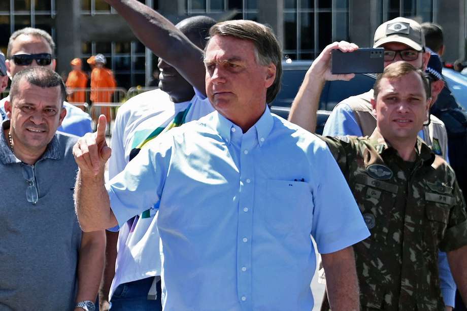 El expresidente Jair Bolsonaro inició una campaña para sembrar sospechas infundadas en el sistema judicial y electoral antes de las elecciones presidenciales del 2022, en las que perdió contra Luiz Inácio Lula da Silva. 