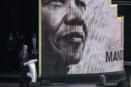 El expresidente de Estados Unidos Barack Obama fue el invitado estrella al homenaje a Nelson Mandela en Sudáfrica.  / AFP