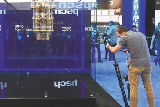 Este fue el computador cuántico de IBM, la principal competencia de Google, que fue exhibido en Las Vegas en enero de 2019. / AFP