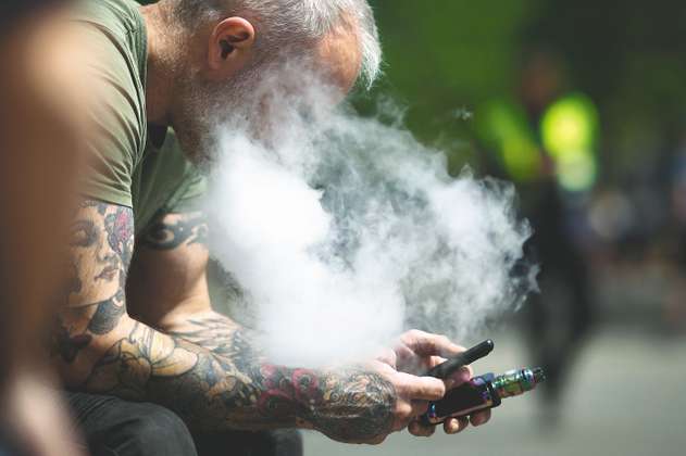 Una tabacalera invita a Suiza a 12 congresistas y prende el debate sobre los vapeadores