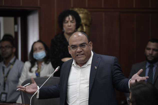 Corte Suprema acusó al exsenador Antonio Correa por corrupción en canchas sintéticas
