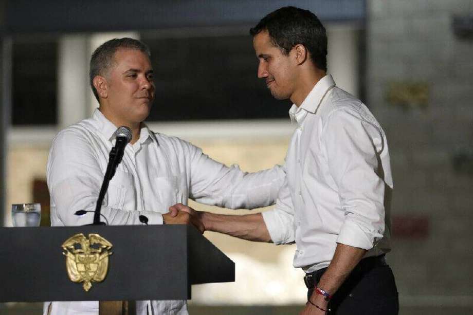 El presidente Iván Duque con el autoproclamado presidente de Venezuela, Juan Guaidó, en Cúcuta. / AP
