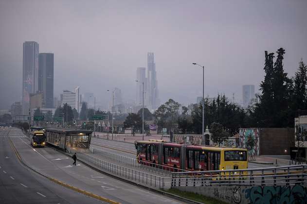 Las malas condiciones del aire persisten en Bogotá, pese a restricción de vehículos